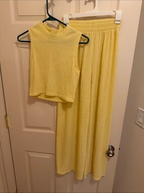 Kids Yellow Textured Sleeveless Top